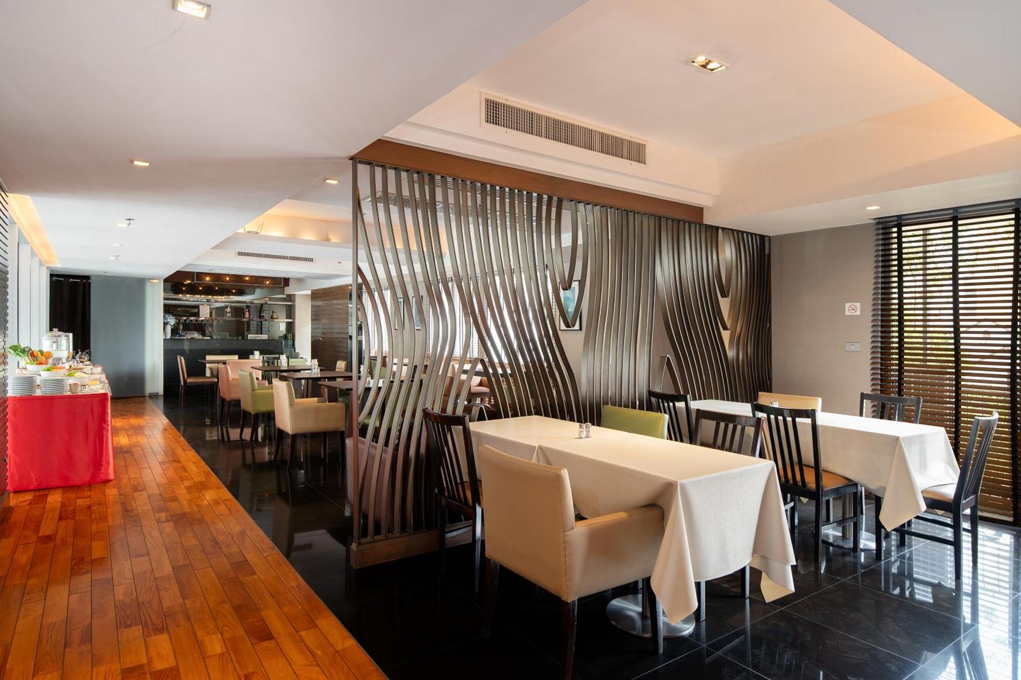 Lily Hotel Bangkok Exterior photo
