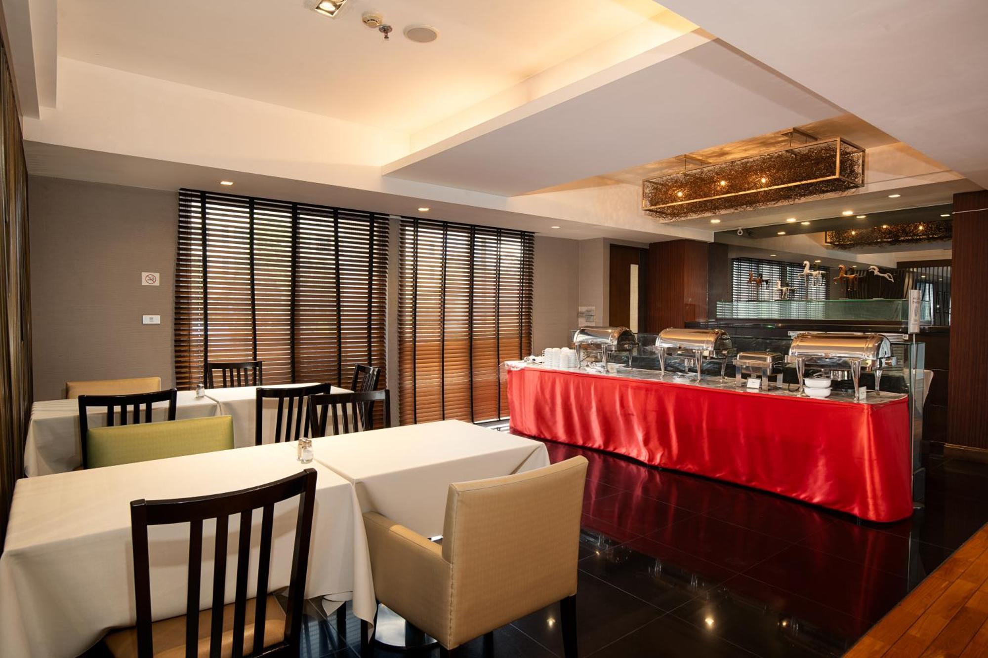 Lily Hotel Bangkok Exterior photo