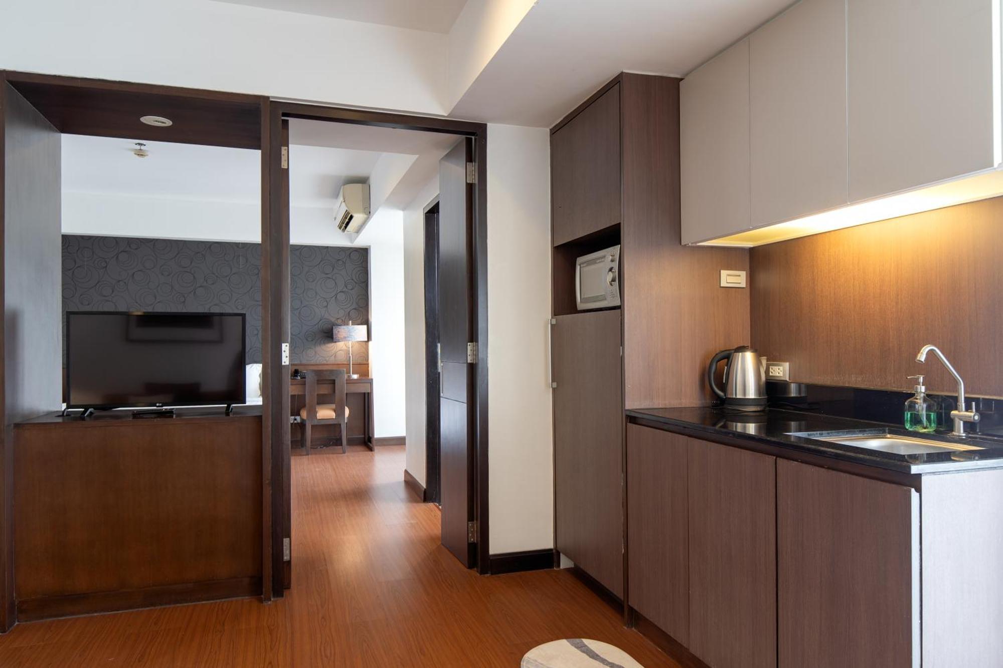 Lily Hotel Bangkok Exterior photo