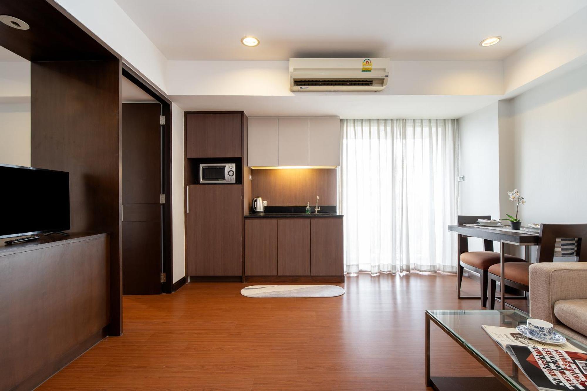 Lily Hotel Bangkok Exterior photo