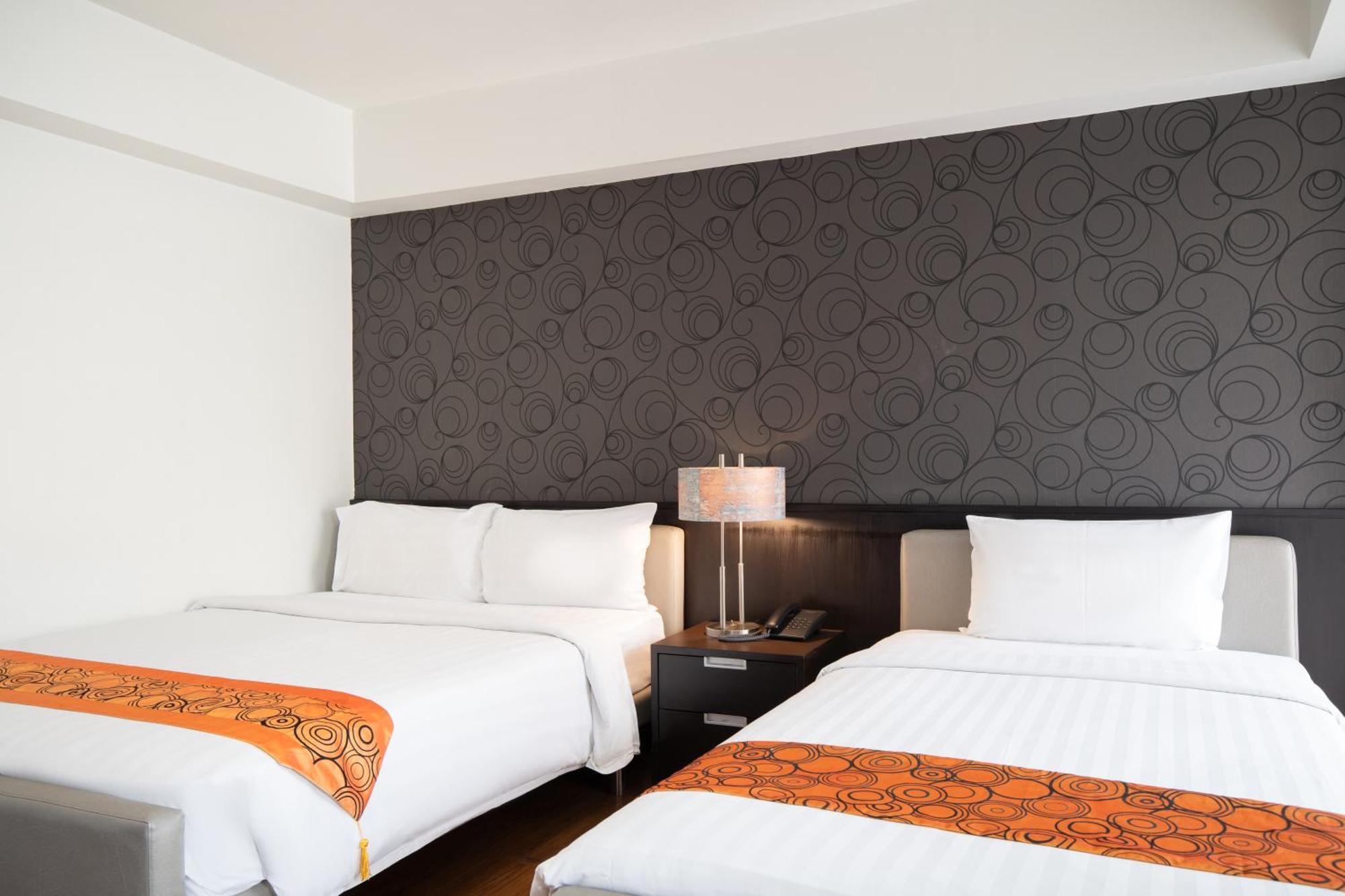 Lily Hotel Bangkok Exterior photo