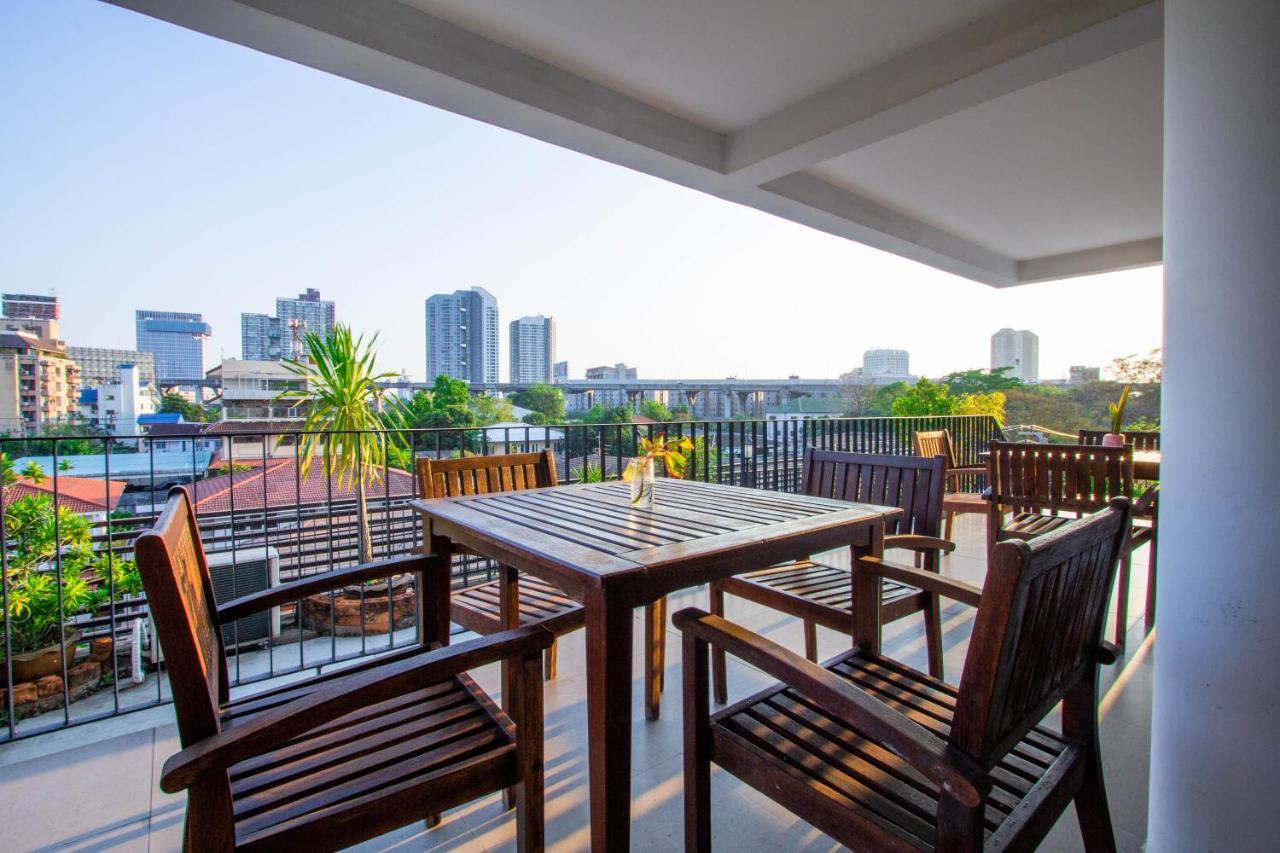 Lily Hotel Bangkok Exterior photo